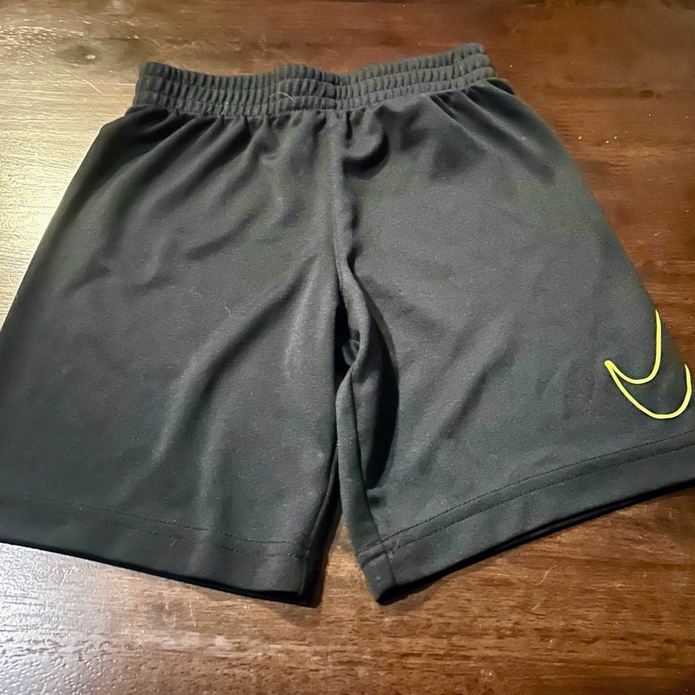 Boys size 6 Nike shorts.